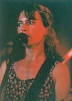 Susanna Hoffs
(the Bangles)
singing